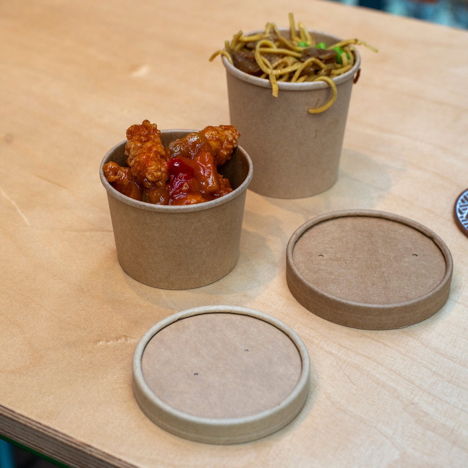8oz brown kraft heavy-duty soup cup – lifestyle view