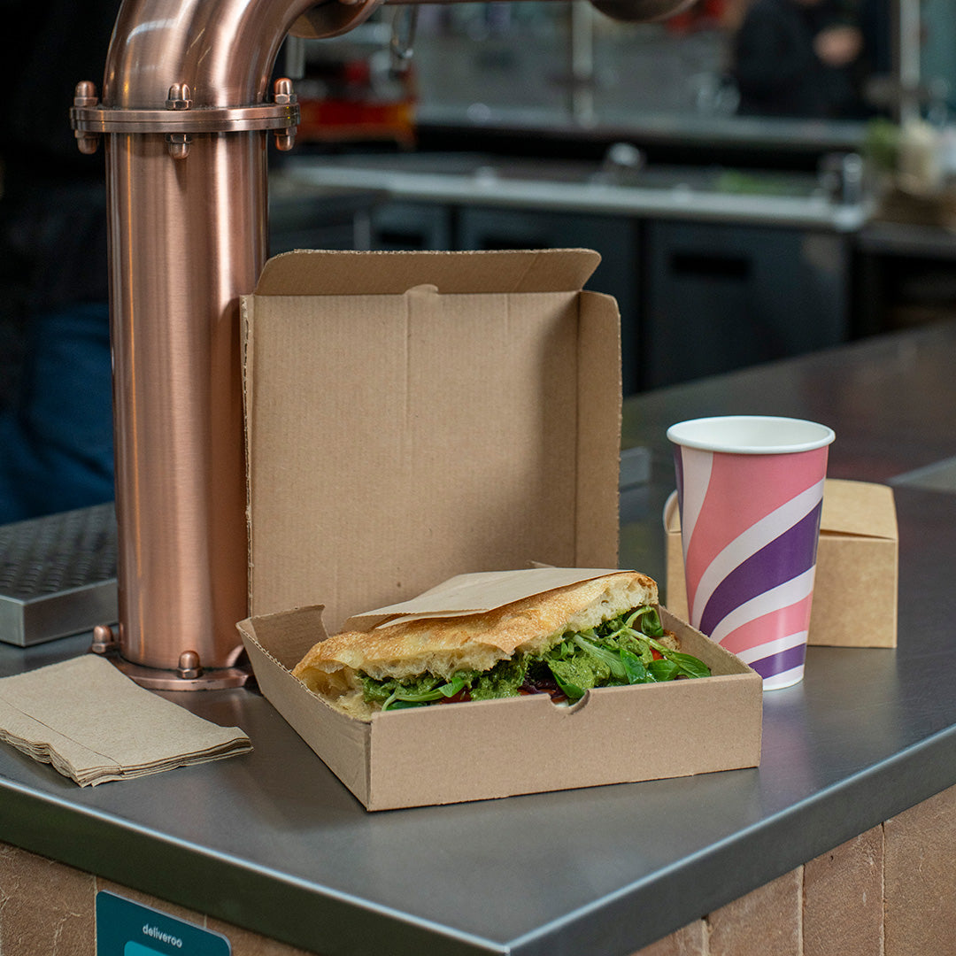 Brown kraft pizza box – interior and fold detail