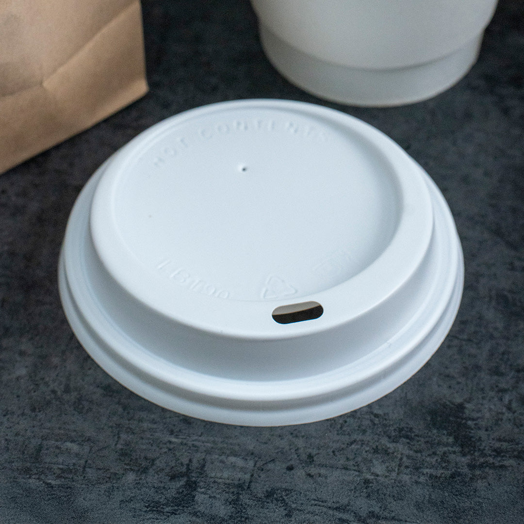 White sip-through takeaway cup lid – side profile